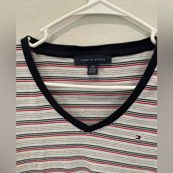 Tommy Hilfiger Short Sleeve V-Neck Flag Tee Women’s Size Small Striped - Picture 5 of 7